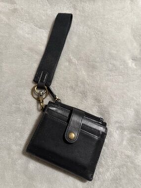 The Lo Andar Wristlet Wallet - Black Leather